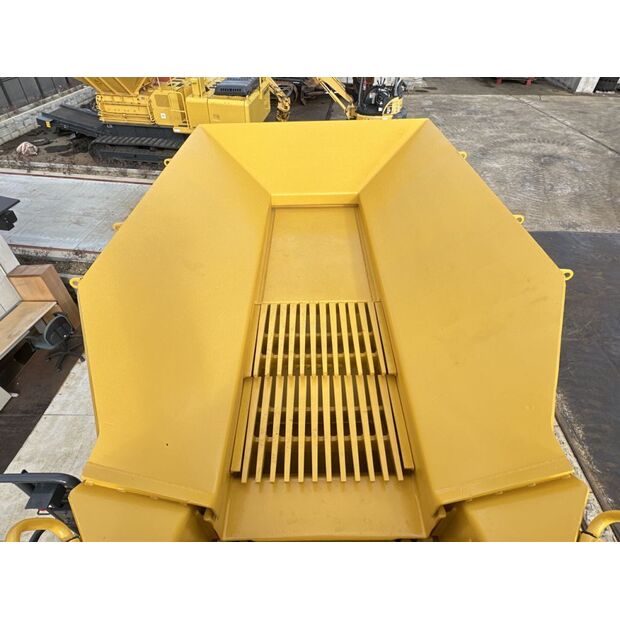 2006 Komatsu BR380JG-1E0-42489676