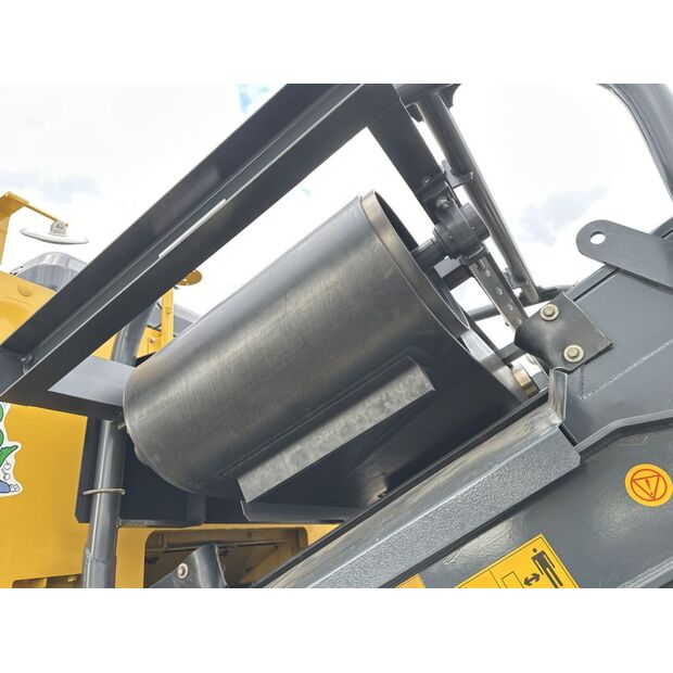 2006 Komatsu BR380JG-1E0-42489686