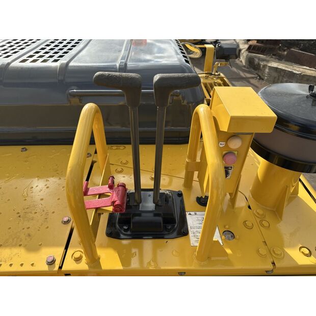 2006 Komatsu BR380JG-1E0-42489693
