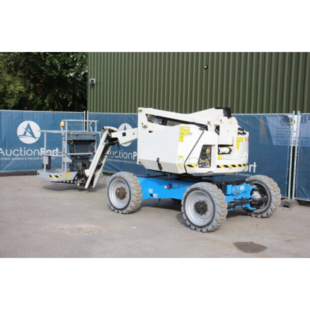 2001 JLG H340AJ-42490002