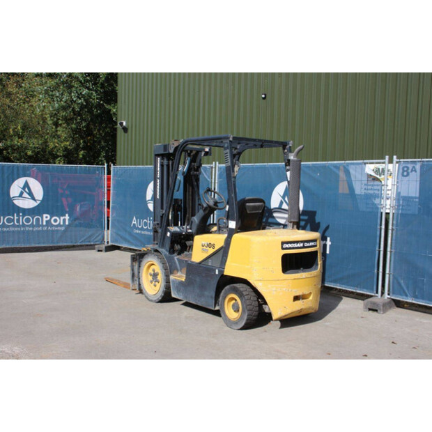 2006 Doosan D30S-3-42490119