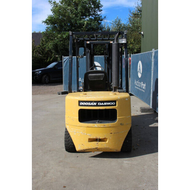 2006 Doosan D30S-3-42490120