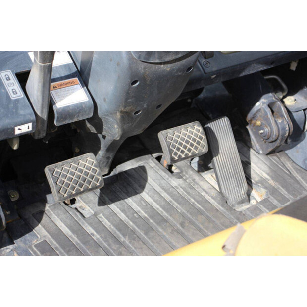 2006 Doosan D30S-3-42490137