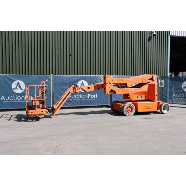 2011 JLG E400AJPN-42490396