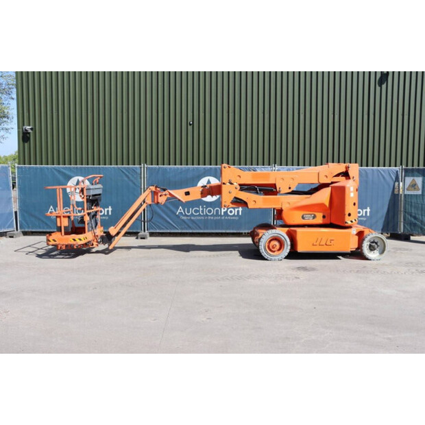 2011 JLG E400AJPN-42490397
