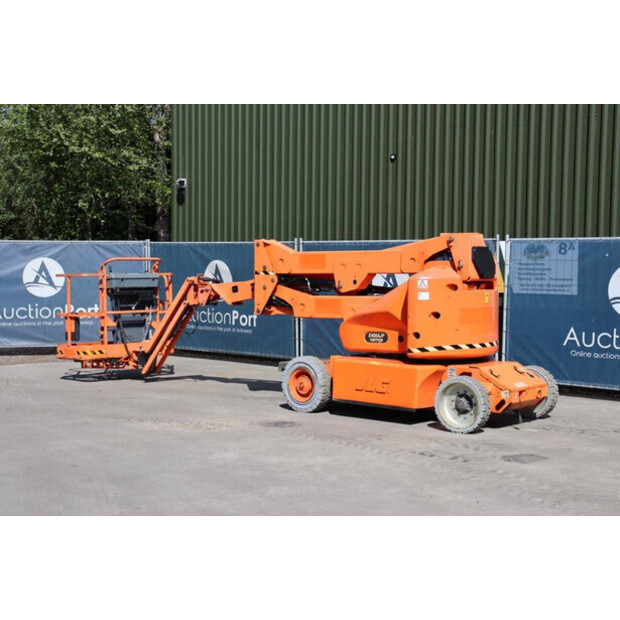 2011 JLG E400AJPN-42490398