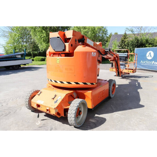 2011 JLG E400AJPN-42490400