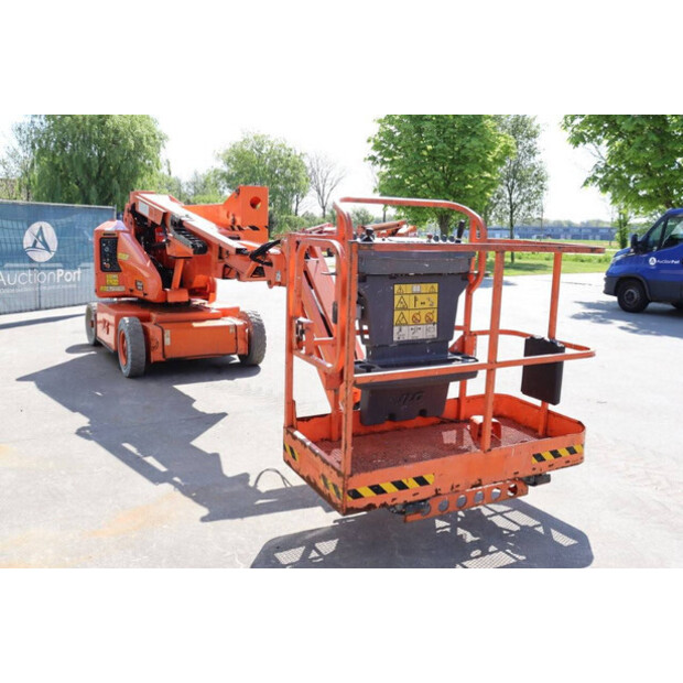 2011 JLG E400AJPN-42490401