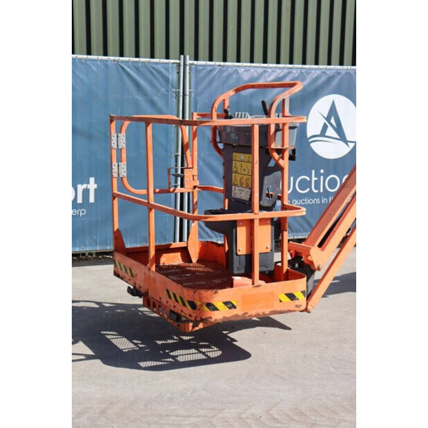 2011 JLG E400AJPN-42490404