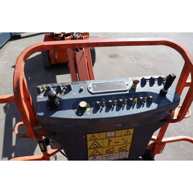 2011 JLG E400AJPN-42490408