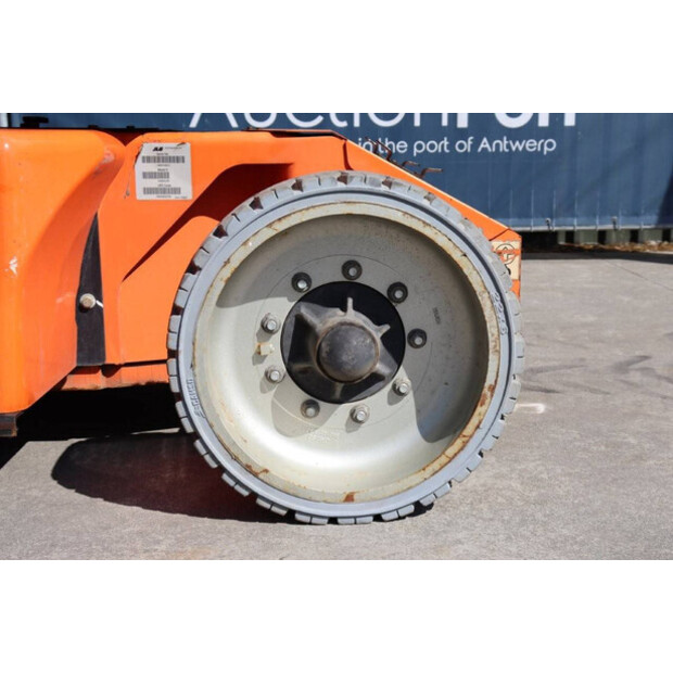 2011 JLG E400AJPN-42490410