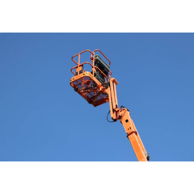 2011 JLG E400AJPN-42490418