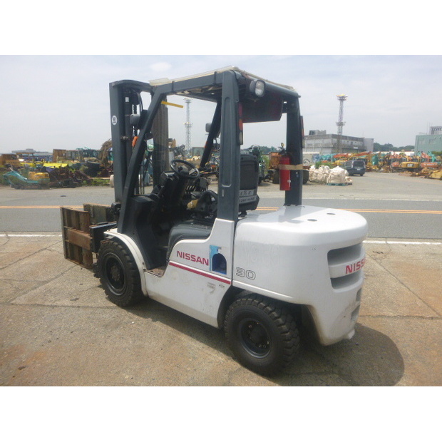 2010 نيسان YG1F2A30-42493040