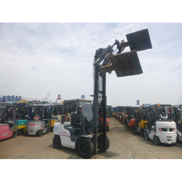 2010 نيسان YG1F2A30-42493052