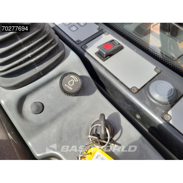 2014 ليبهير R946 S HD-42509684