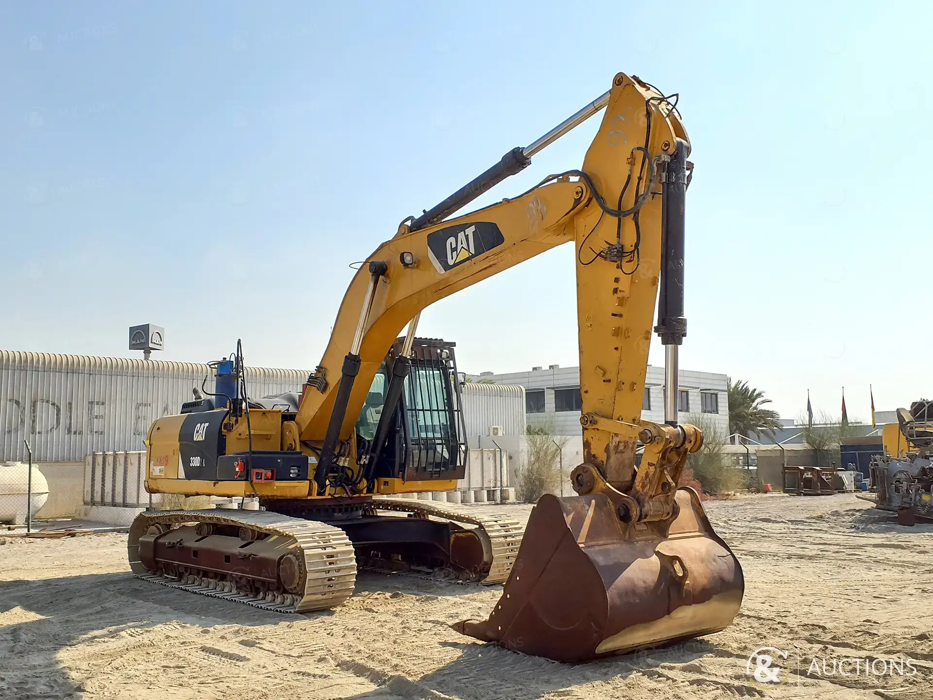 صورة ل حفارات مجنزرة 2018 كاتربيلر 330D2L