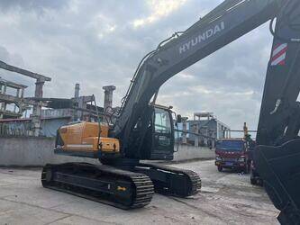 صورة ل حفارات 2021 هيونداي R225LC