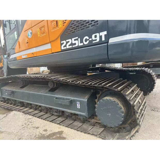 2021 Hyundai R225LC-42521944