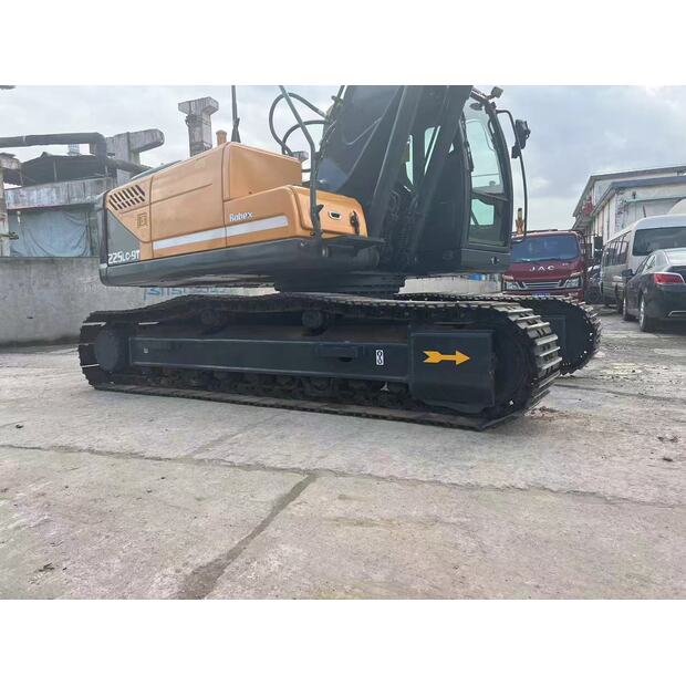 2021 Hyundai R225LC-42521945