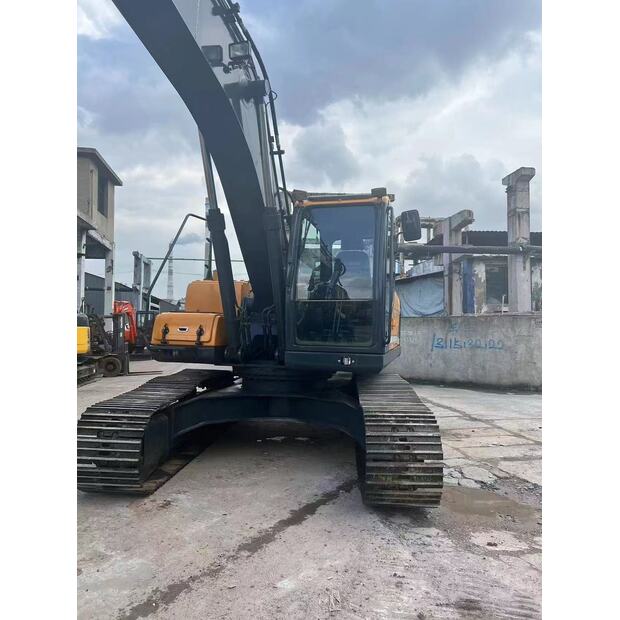 2021 Hyundai R225LC-42521946
