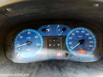 صورة ل عربات 2001 رينو Master