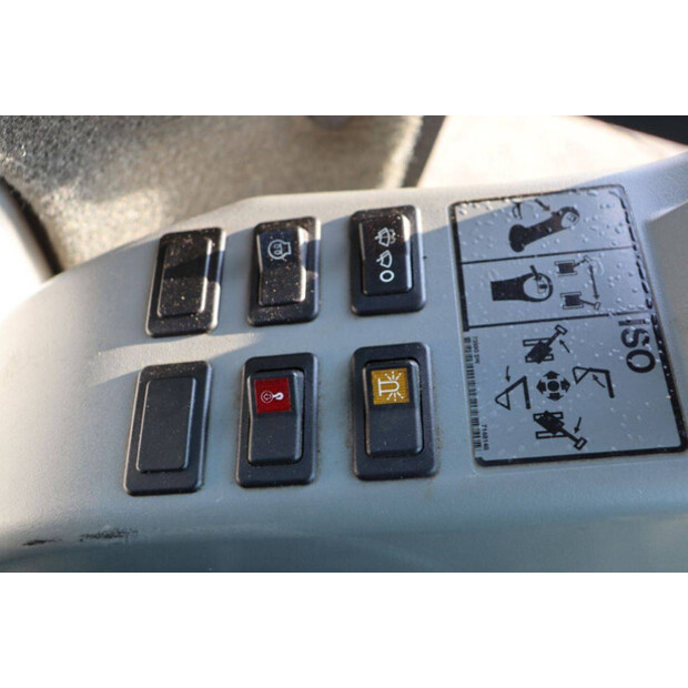 2015 بوبكات E26-42542512