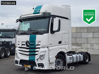 صورة ل رؤوس شاحنات 2016 مرسيدس بنز Actros 1842