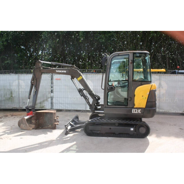 2015 فولفو EC27C-42543349