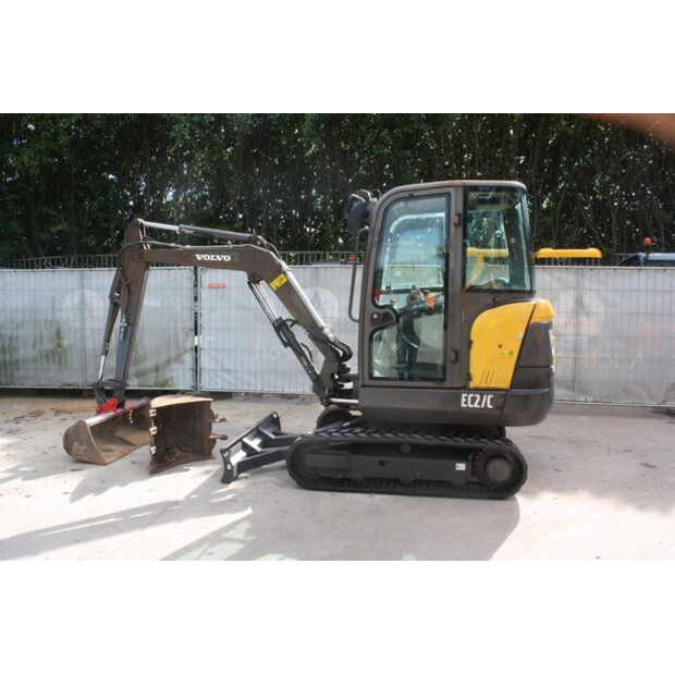 2015 فولفو EC27C-42543350