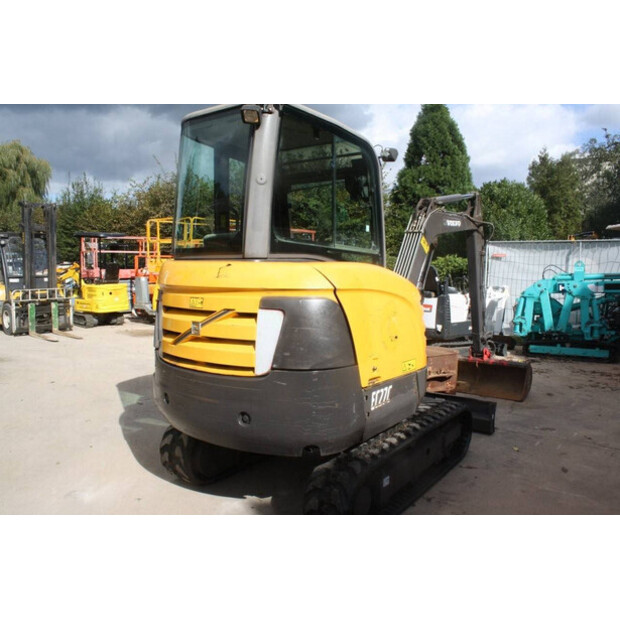 2015 فولفو EC27C-42543352