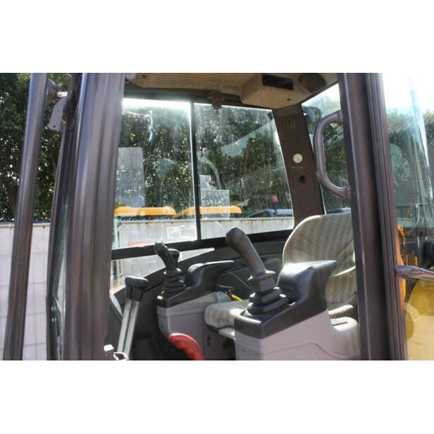 2015 فولفو EC27C-42543359
