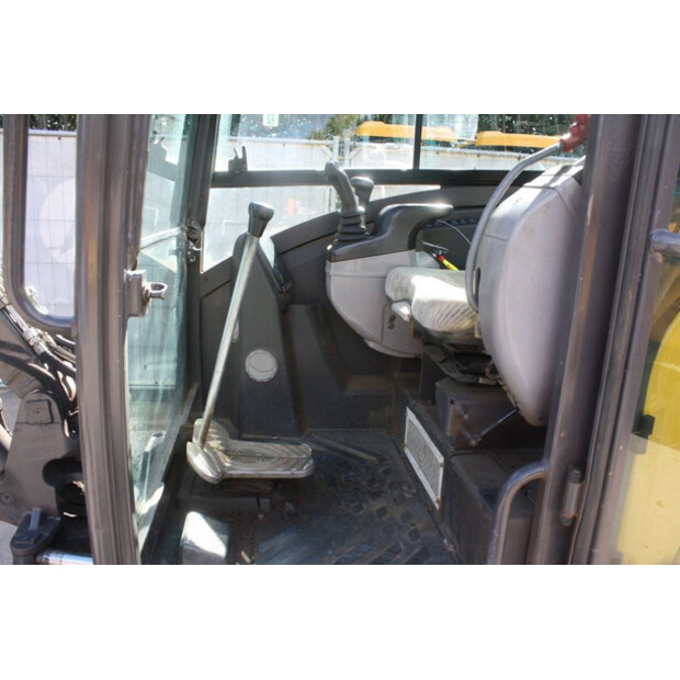2015 فولفو EC27C-42543360