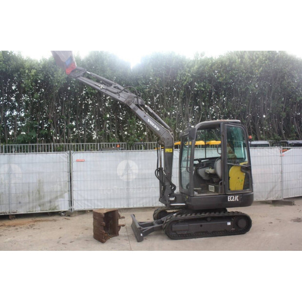 2015 فولفو EC27C-42543367