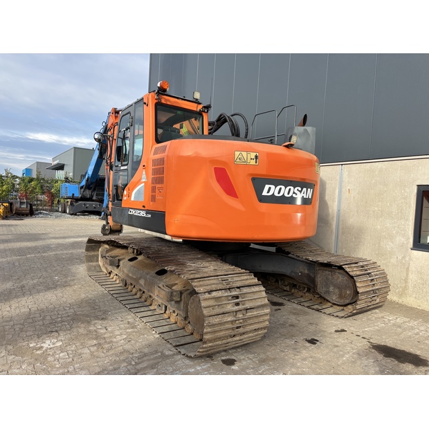 2017 Doosan DX235LCR-5-42546900