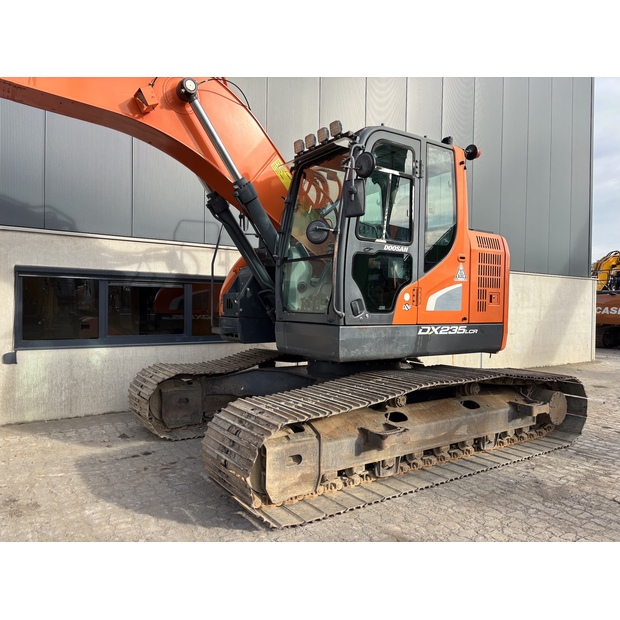 2017 Doosan DX235LCR-5-42546905