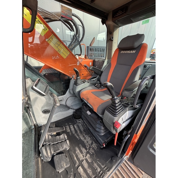 2017 Doosan DX235LCR-5-42546907