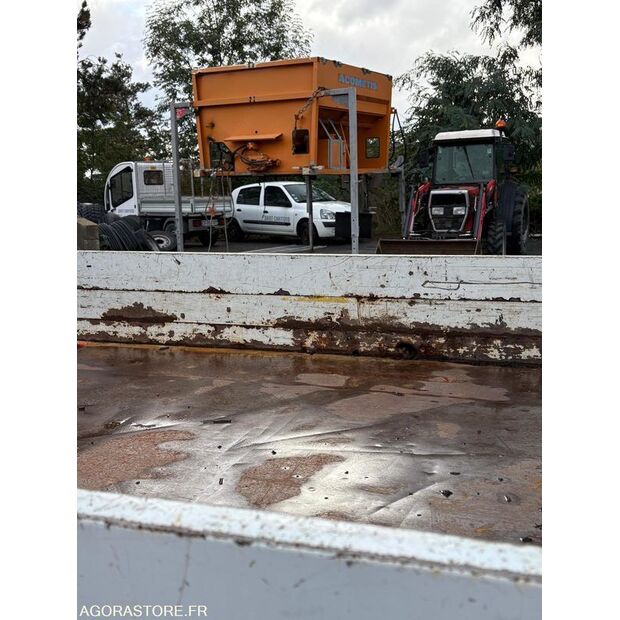 2012 Renault Maxity-42548405