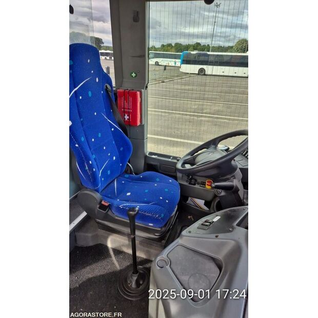 Mercedes-Benz INTOURO-42549544