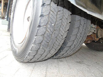 2011-volvo-fl-240-1321711-42552351