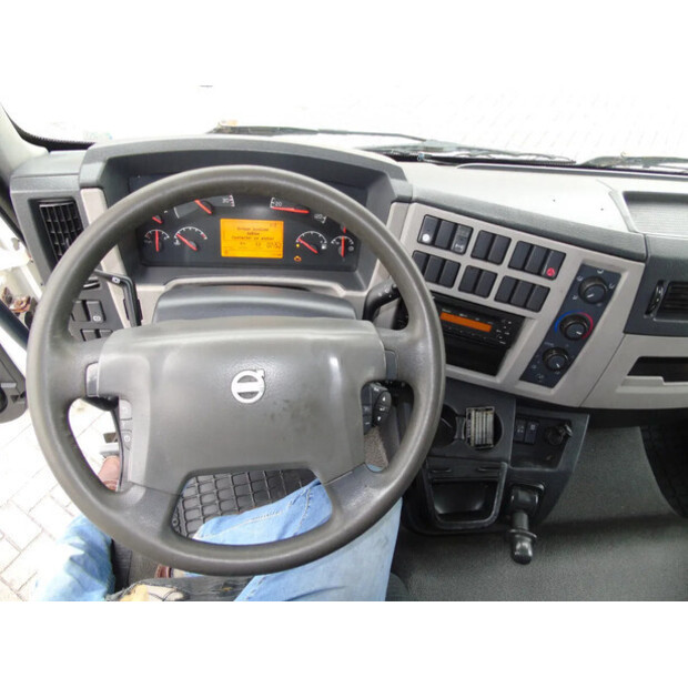 2011 Volvo FL 240-42552358