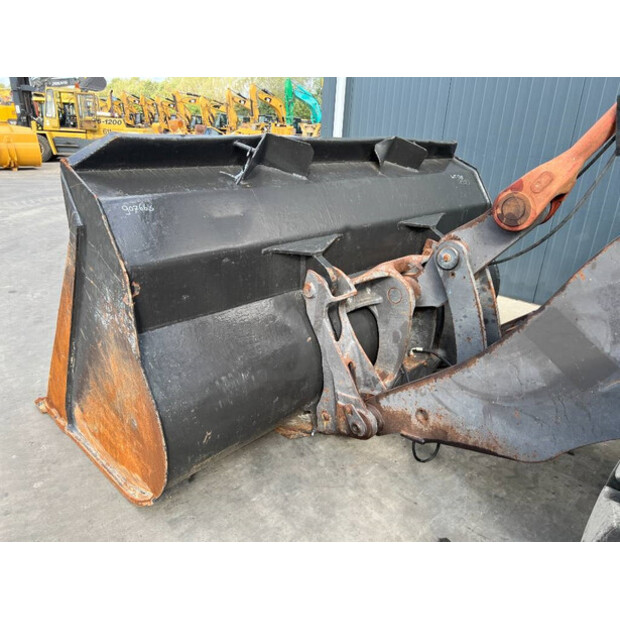 2011 Volvo L90F-42566231