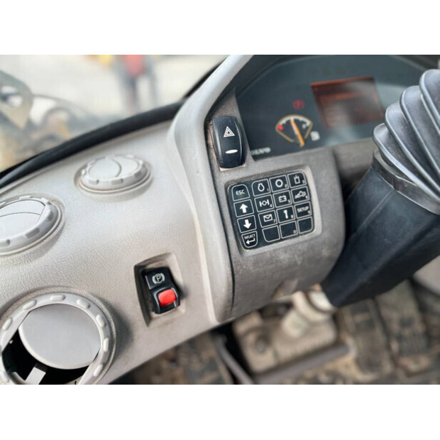 2011 Volvo L90F-42566243