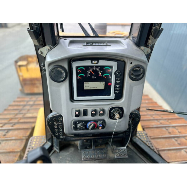 2011 كاتربيلر D6N LGP-42578891