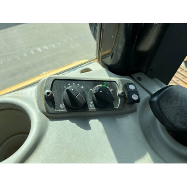 2015 Caterpillar D6N-42578975
