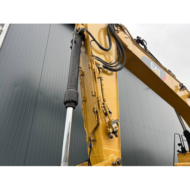 2017 Caterpillar 330FL-42579455