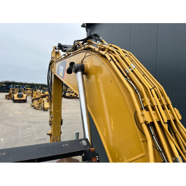 2017 Caterpillar 330FL-42579463
