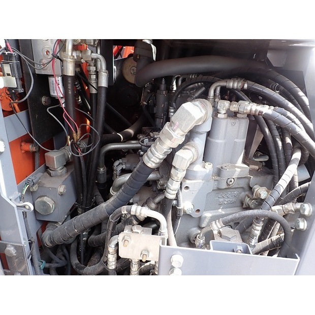 2019 Hitachi ZX135US-6-42581644