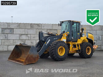 Image de CHARGEUSES SUR PNEUS 2013 BELL L1806E