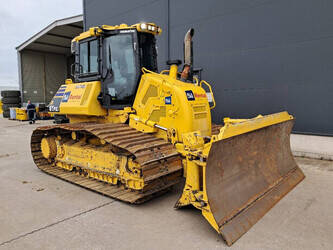 صورة ل جرارات مجنزرة 2023 كوماتسو D61PXi-24E0