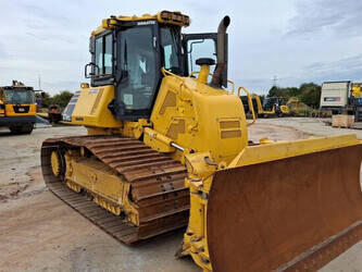 صورة ل جرارات مجنزرة 2023 كوماتسو D61PXi-24E0